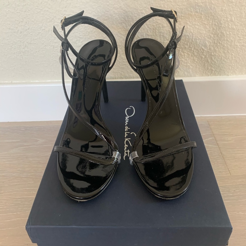 Oscar De La Renta black leather sandals